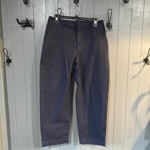 Navy straight leg khaki trousers with a relaxed fit #chinos #menswear